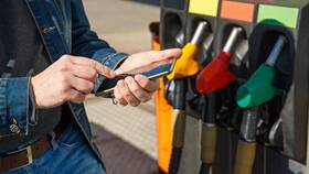 Как списать бонусы Спасибо на заправках Роснефть в Лазурит